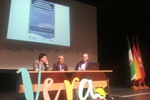 Los alcaldes de Vera y Cuevas durante su ponencia.