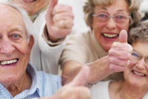 Grupo de personas mayores.