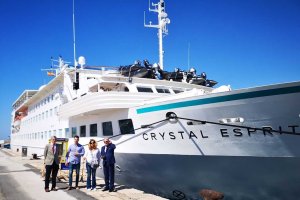 El lujoso crucero ha llegado este lunes al Puerto de Almería.
