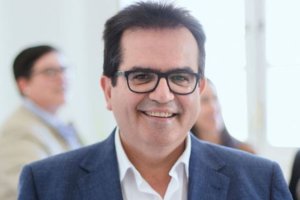 Antonio J. Rodríguez, posando en plena actividad de campaña.