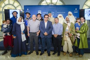 Algunos de los personajes de la recreación histórica de La Paz de las Alpujarras, este lunes en Diputación.