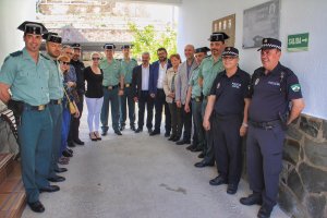 Guardias, policías y alcaldes, tras el acto de Abla.
