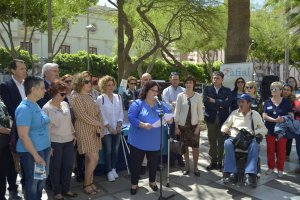 La presidenta de Afial, Pilar Quesada Torreblanca, durante la lectura del manifiesto.