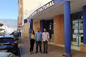 López Escobar y varios miembros de la lista en el Teatro Municipal.