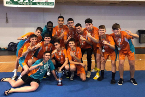 Los jugadores del Mintonette con la Copa de Andalucía.
