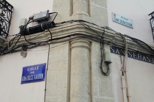 Tres tipos de placa en una sola esquina.