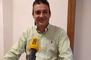 Isra Polo empezó feliz y acabó enfadado con el árbitro.