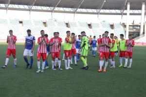 Los jugadores del filial al final del partido.