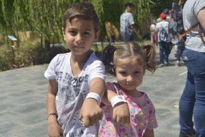 Antonio y Lidia Cortés decoraron sus pulseras de Asperger Almería.