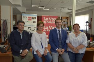 Miguel Cazorla, Adriana Valverde, Ramón Fernández-Pacheco y Amalia Román, en la redacción de LA VOZ.