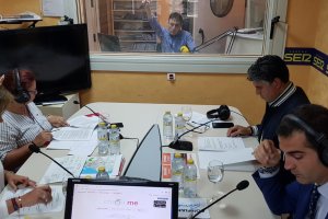 Representantes políticos en los estudios de Cadena SER durante el debate electoral.