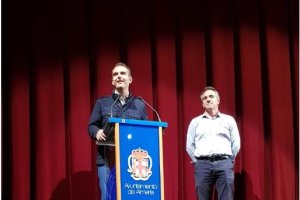 Fernández-Pachecho acompañado por Segura en la inauguración de la gala.