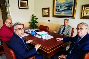 Jesús Caicedo y Kahlid Bouziane durante la reunión mantenida en la Autoridad Portuaria.