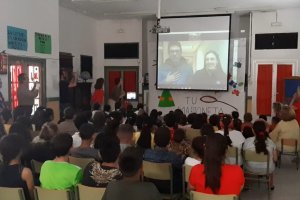 Los escolares, durante la videoconferencia.