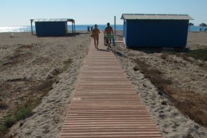 Pasarela de hormigón instalada en Vera.