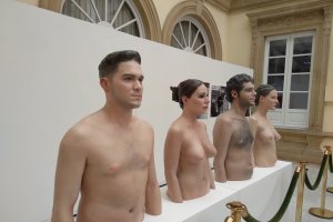 Los cuatro torsos donados por los artistas.