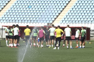 Charla de Fran Fernández a los futbolistas.