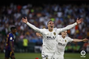 Rodrigo celebra el segundo gol del Valencia en la final del Torneo del KO.