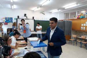 Cazorla votaba en el Colegio Público Padre Méndez