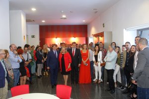 Leonardo Cromsted junto a los hermanos Ascensión y Joaquín de Aynat.