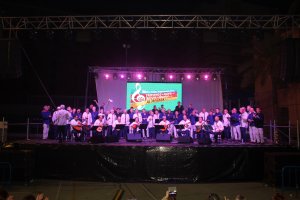 Impresionante broche de oro del Festival con las tres formaciones sobre el escenario.