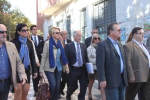 Gabriel Amat, entrando el juzgado de Roquetas en 2014, acompañado por todo su equipo.