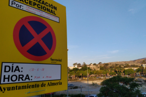 Cartel municipal anunciando tratamiento con glifosato