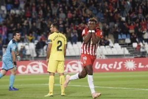 Sekou celebrando un gol al Villarreal.