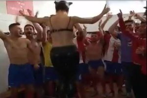 El estriptis de una mujer en el vestuario del Club Esportiu Llançà / DIARI DE GIRONA