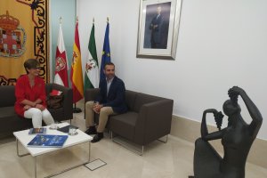 Reunión entre Adriana Valverde (PSOE) y Ramón Fernández-Pacheco (PP)