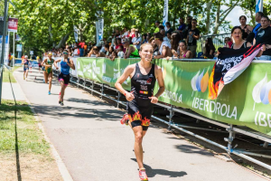 La campeona llegando a meta.