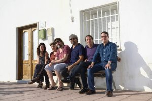 Rodaje El paisaje de Las Salinas de Cabo de Gata cautiva a los actores de la cinta La voz