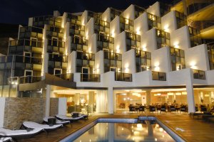 Fachada del Hotel CH Cabo de Gata.