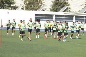 La plantilla rojiblanca, muy agradecida a los aficionados.