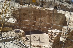 Restos de la casa nazarí hallada en la calle Pósito.