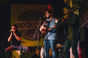 Víctor Guirado estará acompañado por su banda en la presentación del EP.