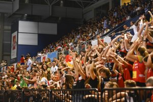 Almería le regaló la ola a España.