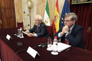 Manuel de la Fuente y Fernando Martínez, en la Subdelegación del Gobierno.