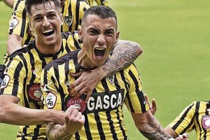 Antonio Sánchez celebrando un gol con el Barakaldo.