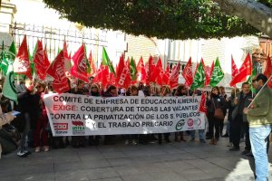 Una de las concentraciones de protesta en Almería por las condiciones de los monitores