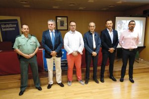 Representantes de las distintas instituciones en la presentación de la jornada.