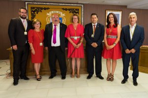 El equipo de Gobierno socialista tras la investidura.