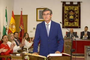 Cortés jura su cargo y se compromete con todos los vecinos y vecinas sin distinción.