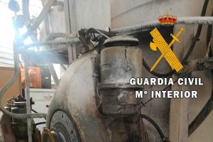 Fueron sorprendidos desmontando un motor de blanqueo.