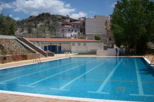Imagen de la piscina municipal de Laujar, muy solicitada en verano
