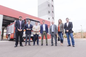 Javier A. García en la visita al parque de bomberos de Roquetas de Mar.