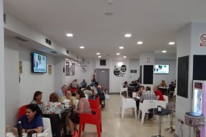 Óscar cuenta con un equipo de profesionales que sin duda hace del local un lugar con encanto.