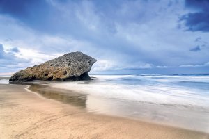 Mónsul, una de las tres playas de Almería seleccionada por los lectores del suplemento.