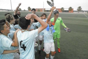 Los jugadores celestes celebrando el campeonato.
