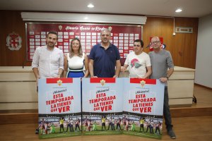 Foto de familia tras la rueda de prensa.